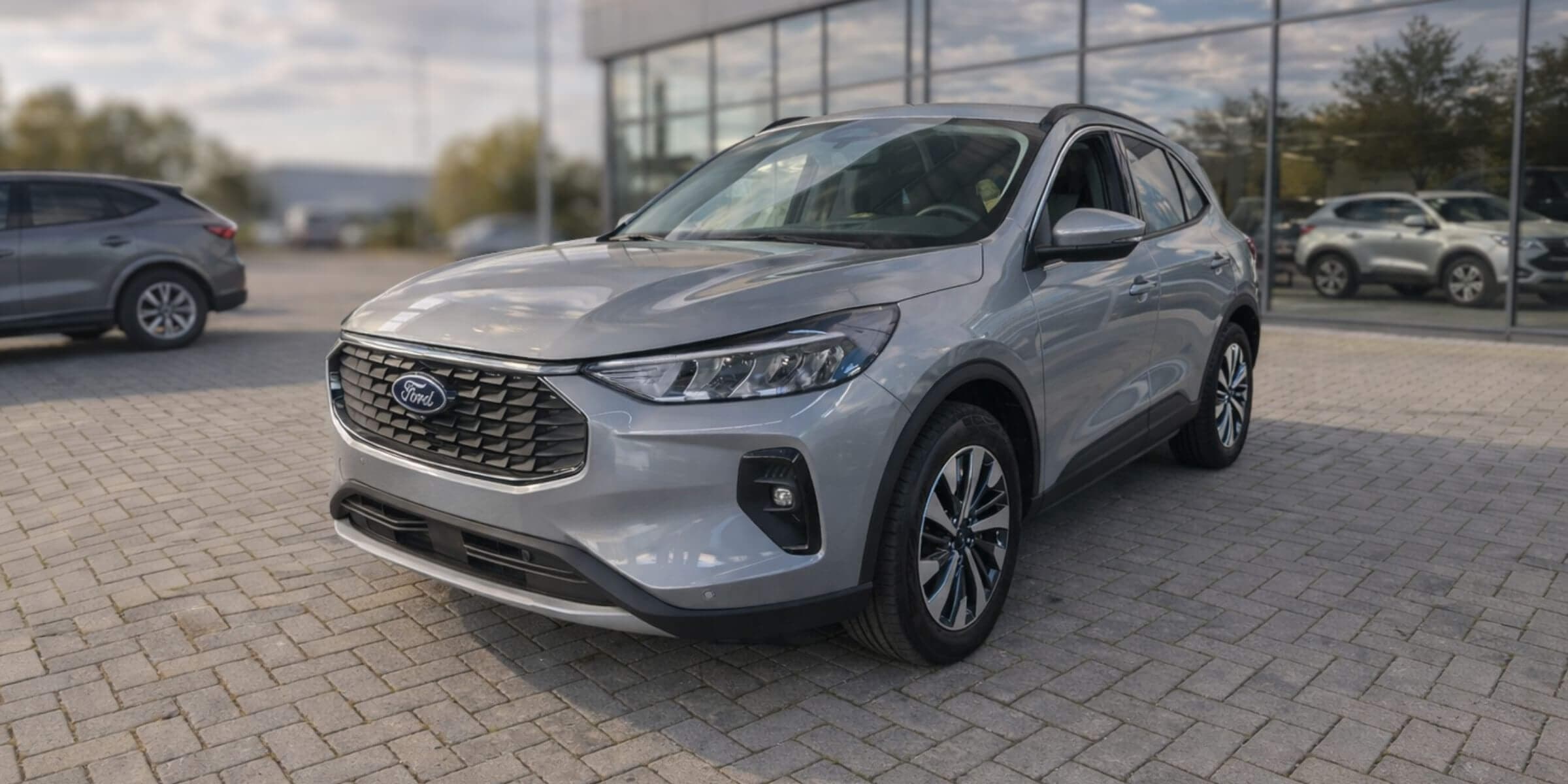 Ford Kuga 2.5 180KM FHEV ECVT TITANIUM